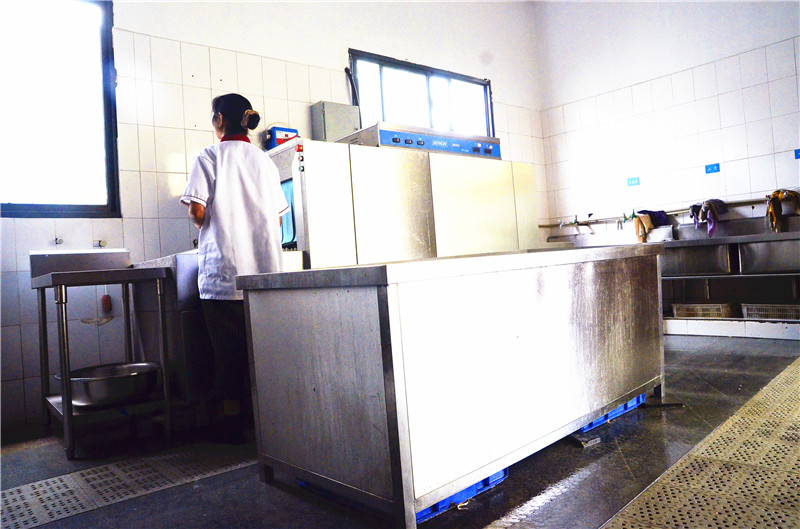 西華大學學校食堂蜜桃视频黄色网設備現場圖片