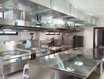 四川大型食堂蜜桃视频黄色网設備生產廠家和你聊聊選購商用廚具的原則